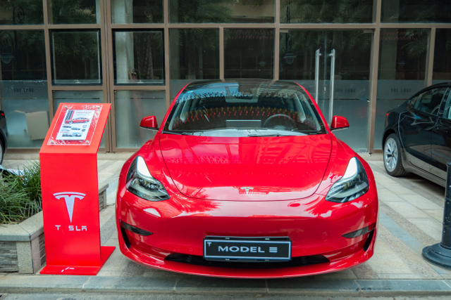  <span style="color:#000000;">新能源汽车</span> 